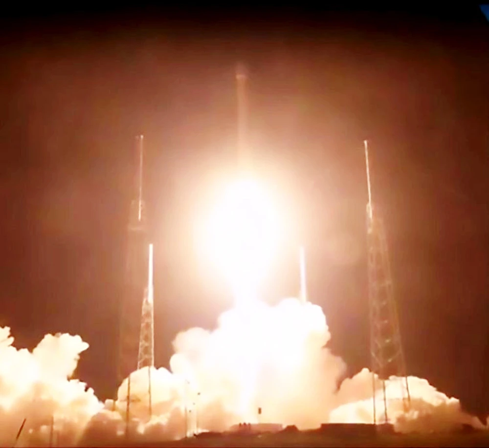 SpaceX phóng vệ tinh tối mật