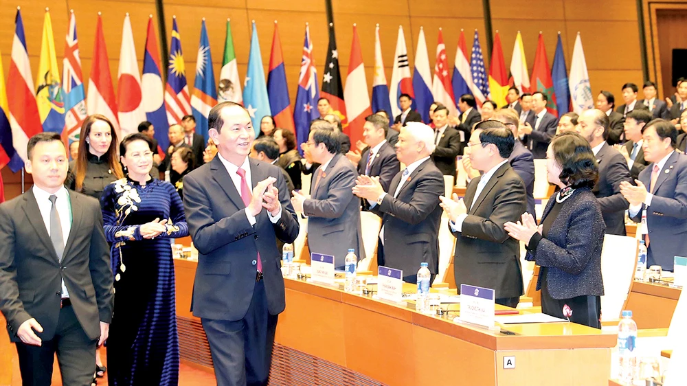 Chủ tịch nước Trần Đại Quang; Chủ tịch Quốc hội Nguyễn Thị Kim Ngân, Chủ tịch APPF 26 đến dự khai mạc APPF 26