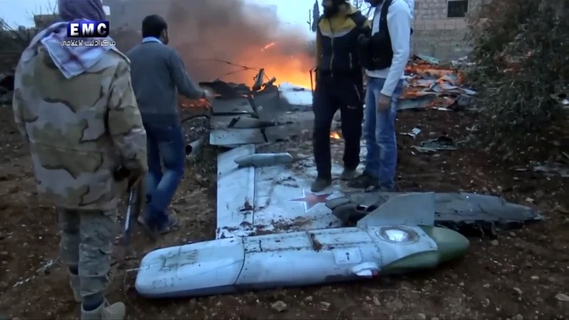 Hiện trường máy bay chiến đấu Nga bị bắn rơi ở tỉnh Idlib, Syria, ngày 3-2-2018. Ảnh: EMC