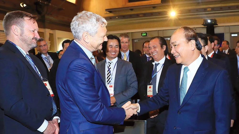 Thủ tướng Nguyễn Xuân Phúc và các đại biểu tham dự Diễn đàn doanh nghiệp Việt Nam - Australia