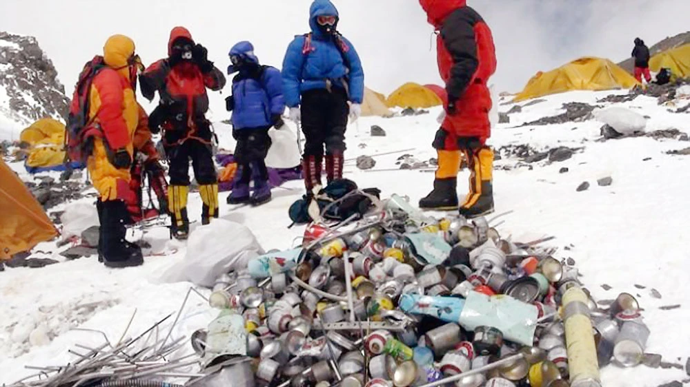 Chiến dịch dọn 100 tấn rác trên đỉnh Everest