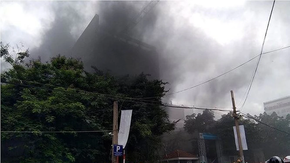 Cháy lớn trong Bệnh viện Việt - Pháp (Hà Nội)