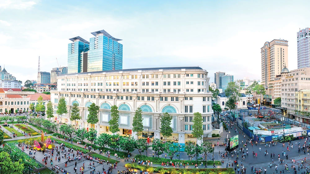 Mandarin Oriental Saigon nằm trong khuôn viên của Union Square, tòa nhà tọa lạc ngay tại trung tâm thành phố 