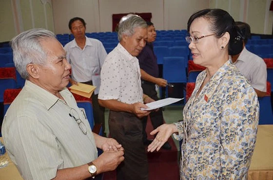 Chủ tịch HĐND TPHCM Nguyễn Thị Quyết Tâm trao đổi với cử tri quận Thủ Đức