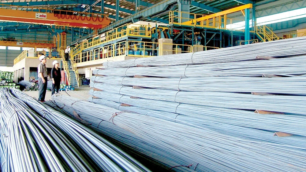 Sản xuất thép của Việt Nam có thể bị liên lụy khi Hoa Kỳ áp thuế cao đối với hàng hóa, sắt thép từ Trung Quốc và các sản phẩm thép Trung Quốc được gắn mác Việt