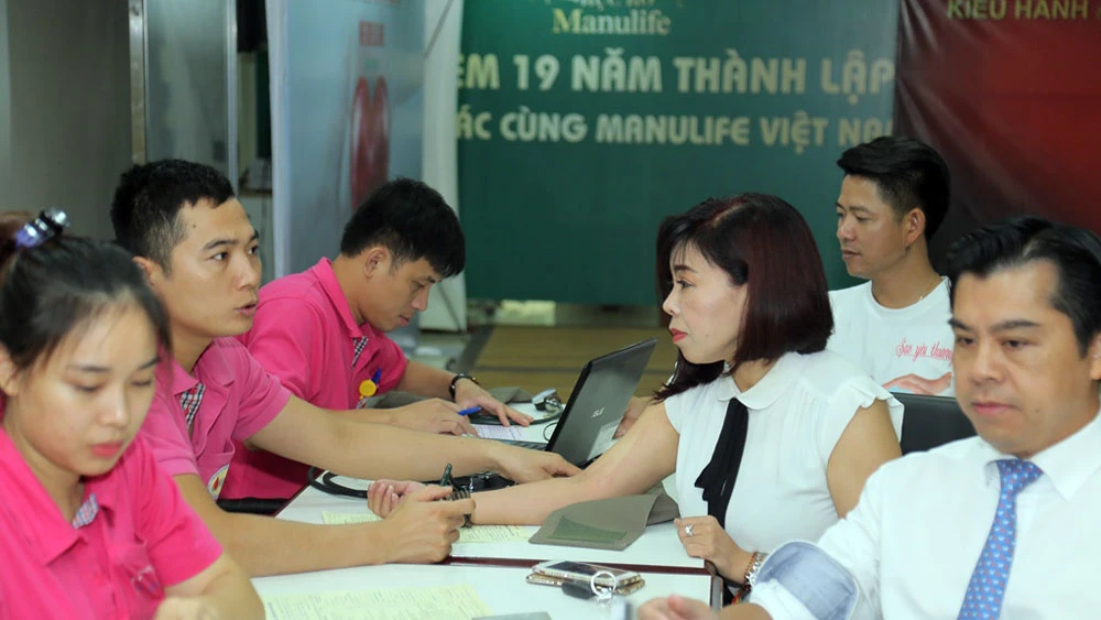 Manulife Việt Nam tiếp tục hiến tặng gần 350 đơn vị máu cho cộng đồng
