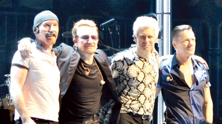U2 hủy diễn ở Berlin (Đức) vì Bono mất giọng