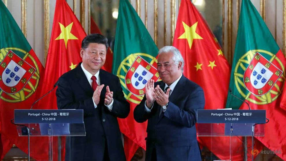 Chủ tịch Trung Quốc Tập Cận Bình (trái) trong chuyến thăm Bồ Đào Nha năm 2018
