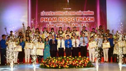 Lễ tuyên dương và trao giải thưởng Phạm Ngọc Thạch lần thứ 6 cho 37 gương thầy thuốc trẻ tiêu biểu của ngành y TPHCM. Ảnh: VOV