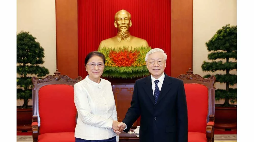 Tổng Bí thư, Chủ tịch nước Nguyễn Phú Trọng tiếp Chủ tịch Quốc hội Lào Pany Yathotou. Ảnh: TTXVN