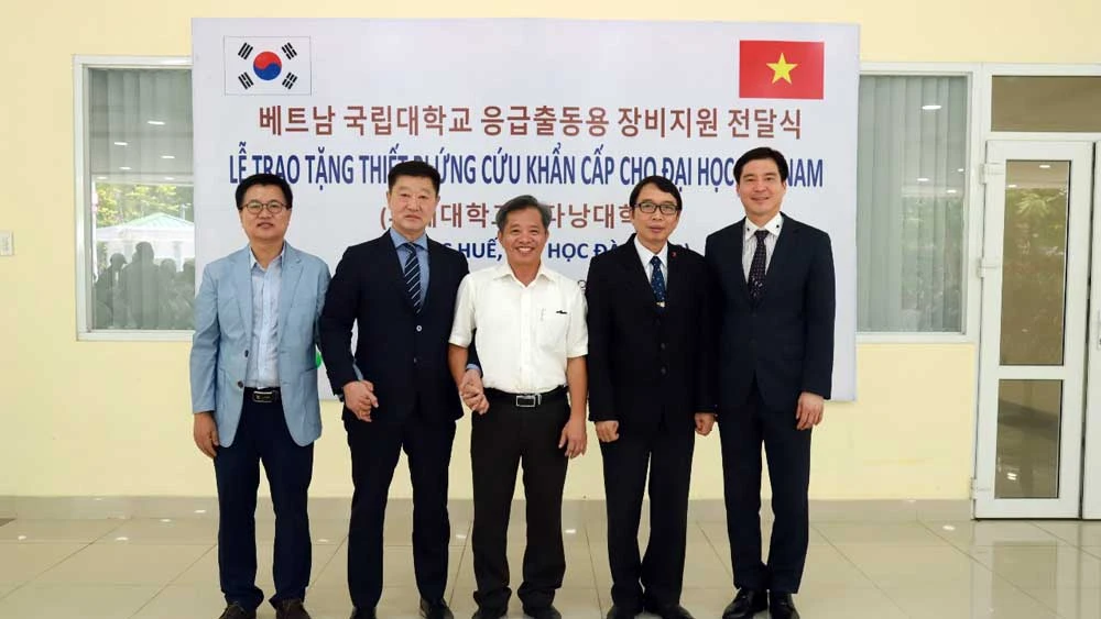 Hiệp hội cứu hộ Hàn Quốc và Công ty ATOMY hỗ trợ xe máy cứu hộ y tế tại Việt Nam