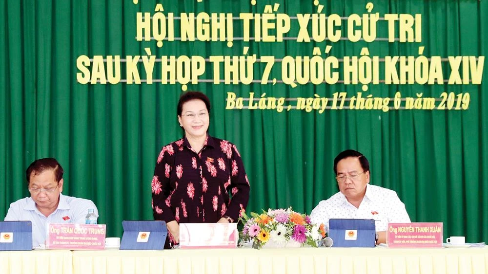 Chủ tịch Quốc hội Nguyễn Thị Kim Ngân tiếp xúc cử tri quận Cái Răng, TP Cần Thơ