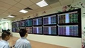 VN-Index tăng gần 16 điểm, giá vàng SJC giảm