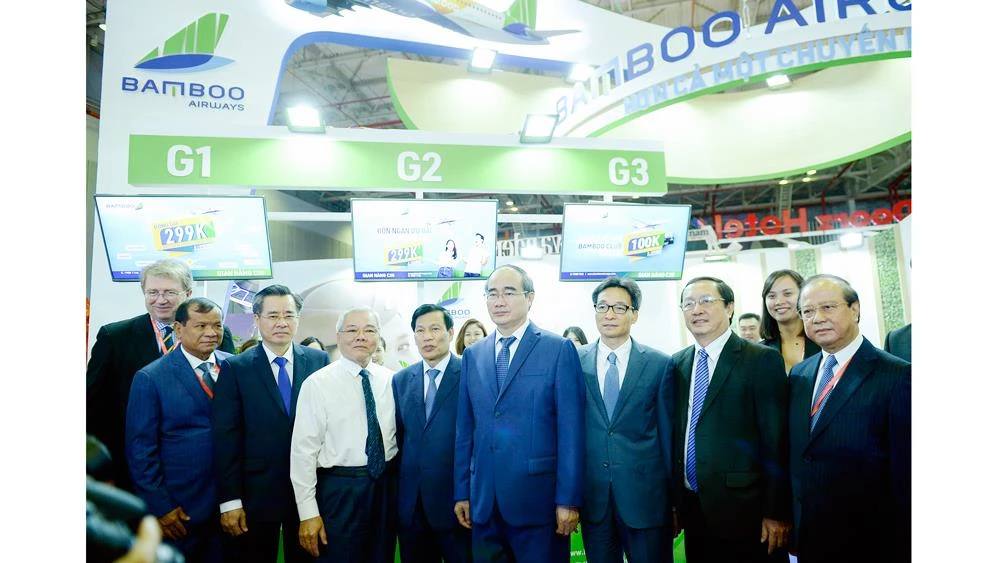 Gian hàng của Bamboo Airways tại Hội chợ Du lịch quốc tế Thành phố Hồ Chí Minh lần thứ 15 tiếp đón nhiều lãnh đạo trung ương và địa phương thăm quan