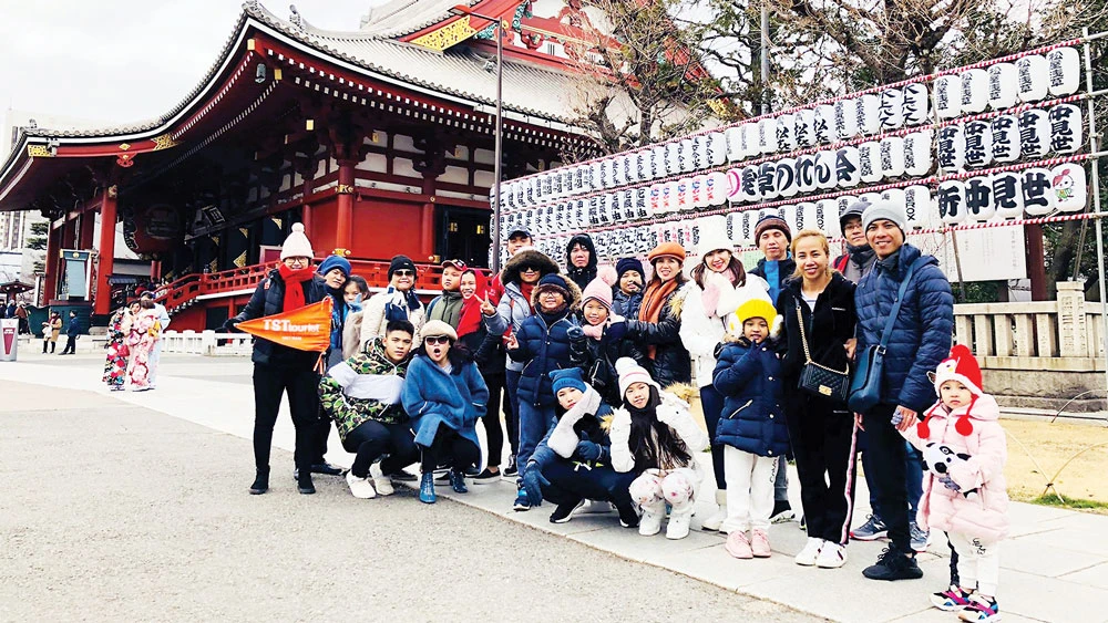 Đoàn khách TST tourist đón năm mới ở Nhật Bản
