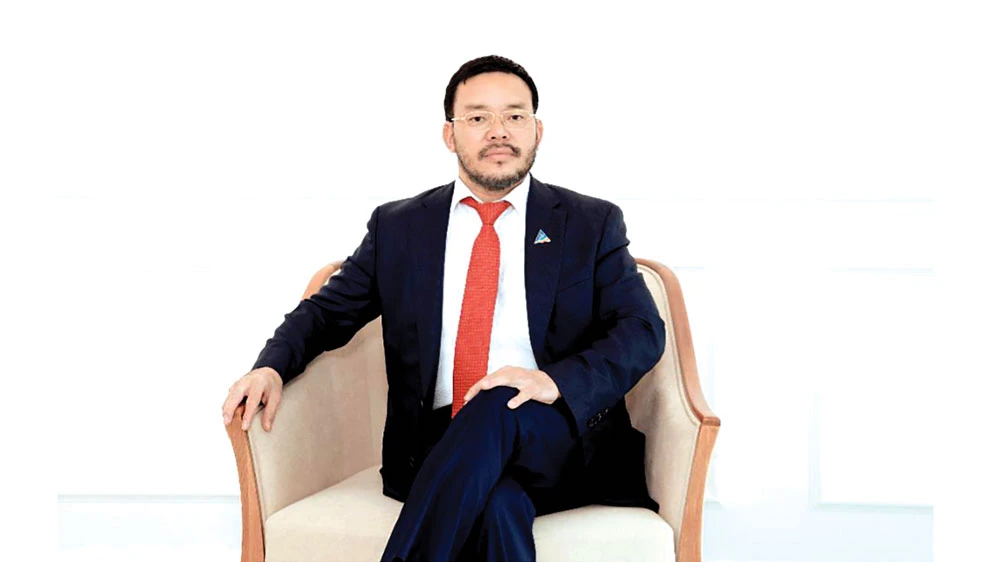 Ông Lương Trí Thìn - Chủ tịch HĐQT Tập đoàn Đất Xanh vừa đón nhận danh hiệu “Doanh nhân Bất động sản của năm” do Tạp chí Nhịp cầu Đầu tư tổ chức bình chọn