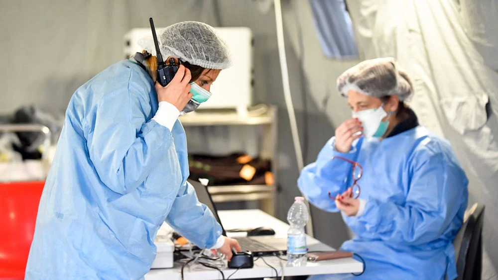 Một lều dã chiến dành cho việc hỗ trợ bệnh nhân nghi nhiễm Covid-19 tại khu vực bệnh viện Cremona, Italy