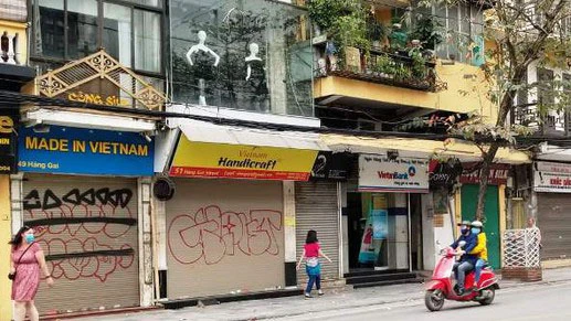 Nhiều cửa hàng kinh doanh tại trung tâm TP Hà Nội đã đóng cửa để phòng chống dịch Covid-19