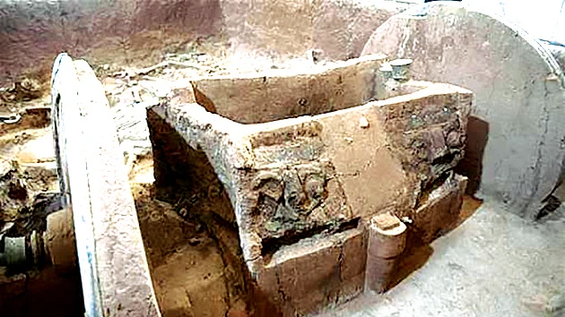 Phát hiện bia mộ 388 năm tuổi ở Trung Quốc