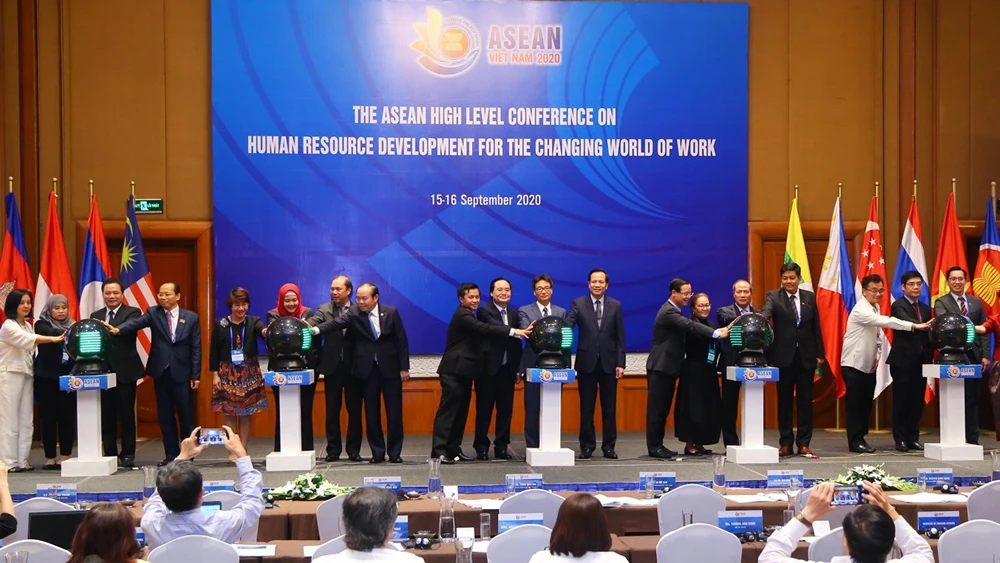 Lễ ra mắt Hội đồng Giáo dục nghề nghiệp ASEAN. Ảnh: PV/Vietnam+