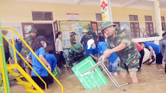 Bộ đội Biên phòng giúp các trường học khắc phục hậu quả mưa lũ