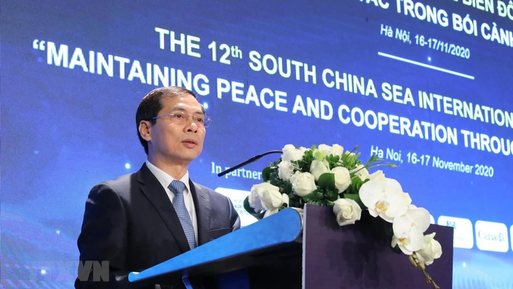 Thứ trưởng Thường trực Bộ ngoại giao Bùi Thanh Sơn phát biểu tại Hội thảo khoa học quốc tế về biển Đông lần thứ 12. Ảnh: TTXVN
