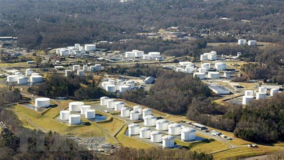 Các bể chứa nhiên liệu của Công ty Colonial Pipeline ở Charlotte, bang North Carolina, Mỹ ngày 10-5-2021. Ảnh: TTXVN