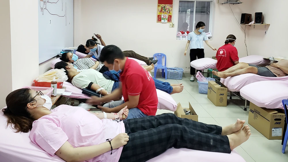 Nhiều người dân hiến máu tại Trung tâm Hiến máu Nhân đạo TPHCM