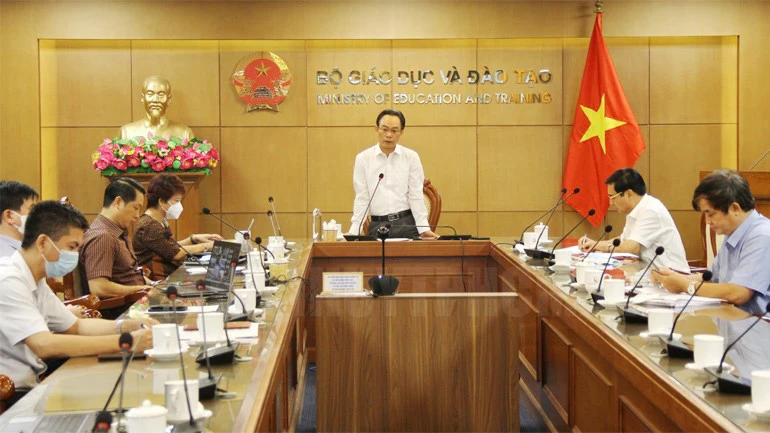 Thứ trưởng Bộ GD-ĐT Hoàng Minh Sơn chủ trì hội nghị trực tuyến về công tác tuyển sinh 2021. Ảnh: Thanhuytphcm