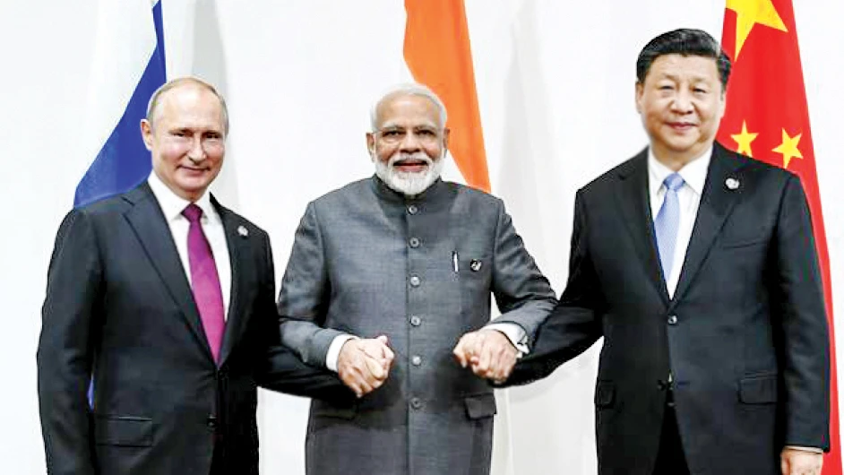 Tổng thống Nga Vladimir Putin, Thủ tướng Ấn Độ Narendra Modi và Chủ tịch Trung Quốc Tập Cận Bình (từ trái sang) bên lề Hội nghị thượng đỉnh Nhóm G20 tại Nhật Bản, năm 2019