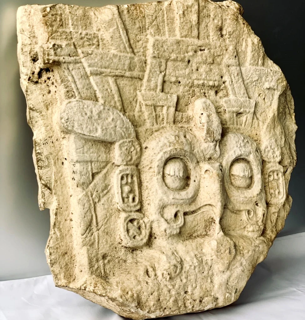 Mảnh bia của nền văn minh Maya cổ đại