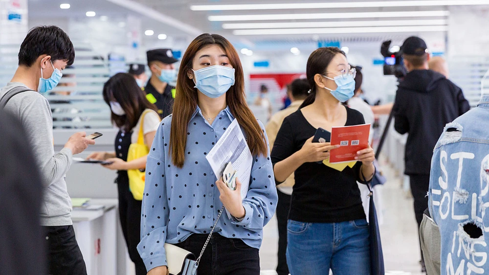 Sinh viên Trung Quốc tham dự một hội chợ việc làm