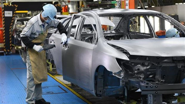 Công nhân làm việc tại một nhà máy sản xuất ôtô ở tỉnh Aichi (Nhật Bản). Ảnh: TTXVN