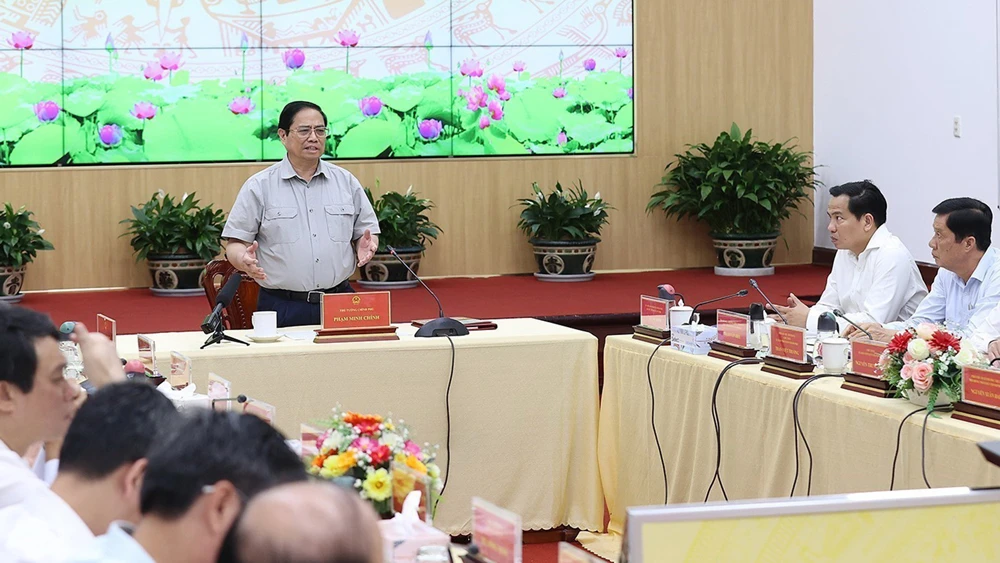 Thủ tướng Phạm Minh Chính làm việc với lãnh đạo chủ chốt của TP Cần Thơ. Ảnh: TTXVN
