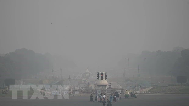 Thủ đô New Delhi của Ấn Độ bị bao phủ trong lớp khói bụi. Ảnh: TTXVN