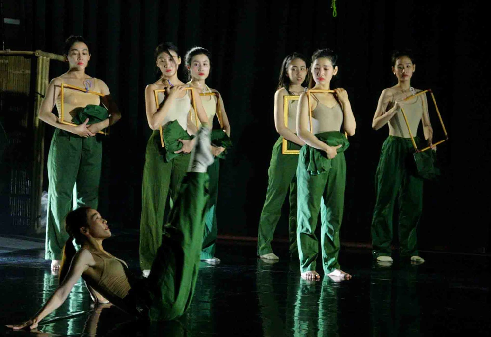 Dàn nghệ sĩ múa trẻ tài năng của HBSO tham gia vở kịch múa Hoàng hôn