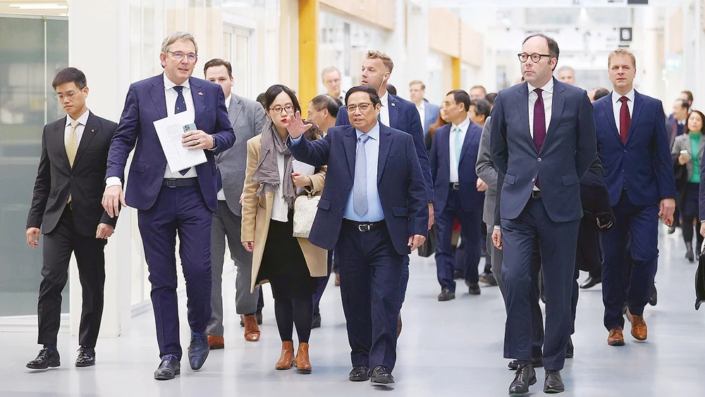 Thủ tướng Phạm Minh Chính thăm Khu công nghệ cao Brainport ở thành phố Eindhoven, Hà Lan. Ảnh: TTXVN