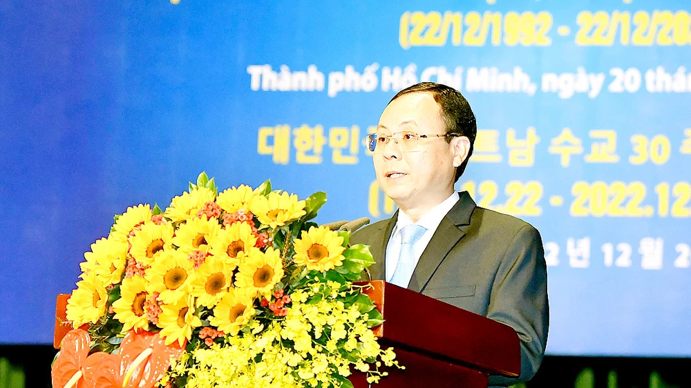 Phó Bí thư Thành ủy TPHCM Nguyễn Văn Hiếu phát biểu tại lễ kỷ niệm. Ảnh: VIỆT DŨNG
