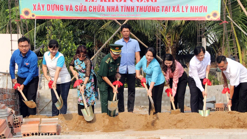 Khởi công xây dựng và sửa chữa nhà tình thương tại xã Lý Nhơn (Cần Giờ, TPHCM)