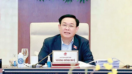 Chủ tịch Quốc hội Vương Đình Huệ phát biểu tại phiên họp. Ảnh: TTXVN