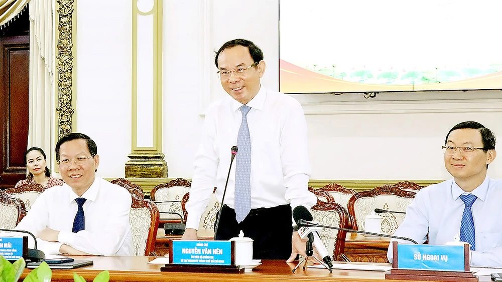 Bí thư Thành ủy TPHCM Nguyễn Văn Nên phát biểu trong buổi tiếp Đoàn tân Trưởng cơ quan đại diện Việt Nam tại nước ngoài. Ảnh: TTXVN