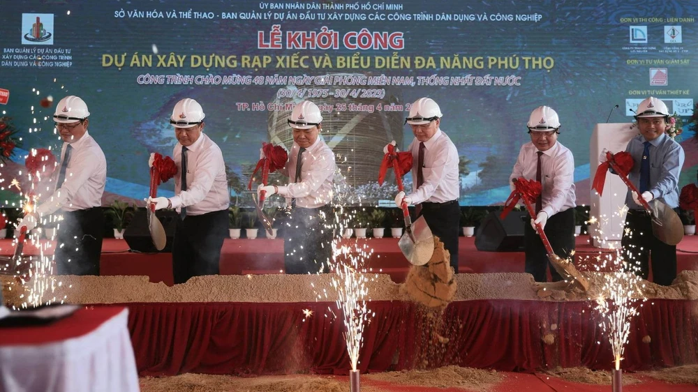 Thực hiện nghi thức khởi công