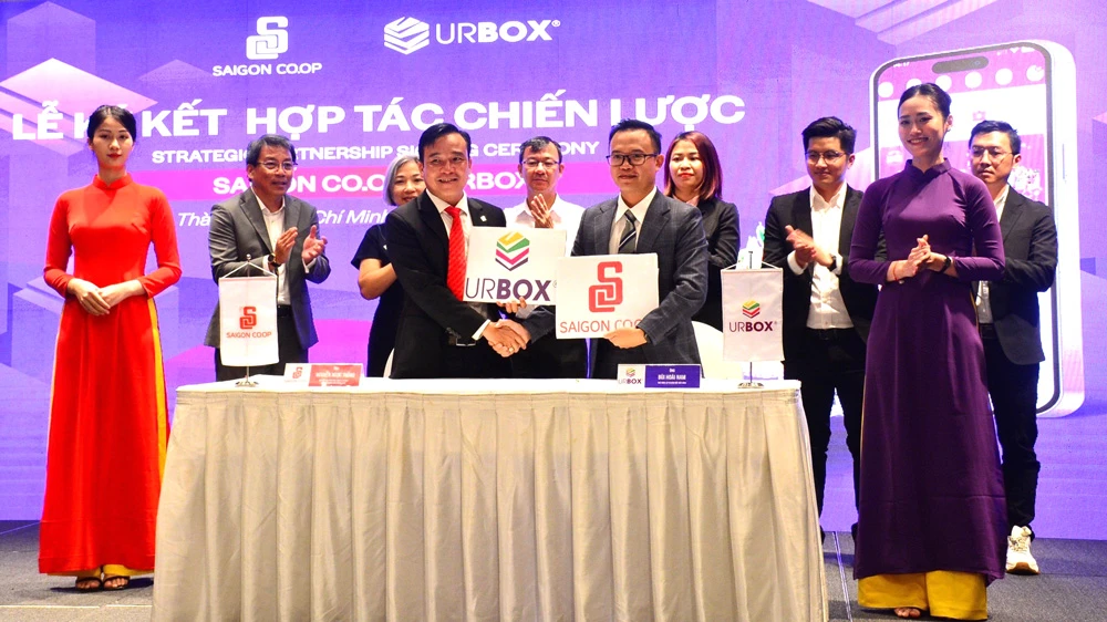  Ký kết hợp tác giữa Saigon Co.op và UrBox