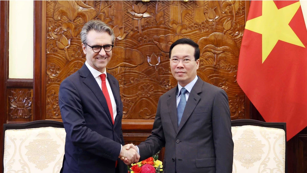 Chủ tịch nước Võ Văn Thưởng tiếp Đại sứ, Trưởng Phái đoàn Liên minh châu Âu tại Việt Nam Giorgio Aliberti. Ảnh: TTXVN