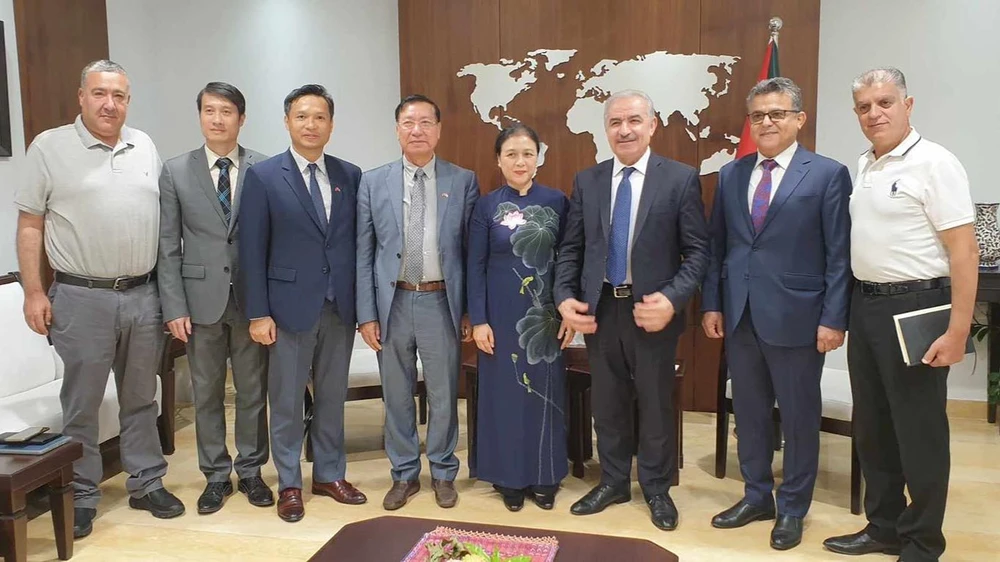 Thủ tướng Mohammad Ibrahim Shtayyeh tiếp đoàn Liên hiệp các tổ chức hữu nghị Việt Nam (VUFO) và Ủy ban Việt Nam đoàn kết với nhân dân Palestine