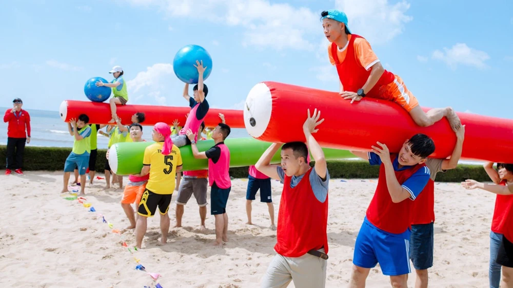 Lữ hành Vietluxtour tổ chức vui chơi cho một đoàn khách tại Hội An (Quảng Nam) hồi đầu tháng 8-2023. Ảnh: THI HỒNG