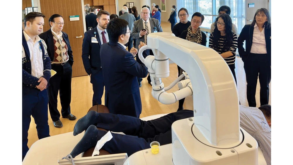 Giới thiệu máy chẩn đoán bệnh dùng công nghệ trí tuệ nhân tạo Emma của Singapore tại Hội chợ khởi nghiệp Singapore tháng 2-2023