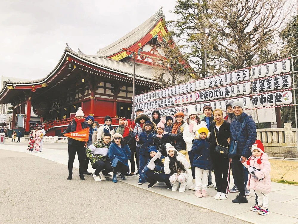 Tour Nhật Bản của TST tourist thu hút rất đông du khách