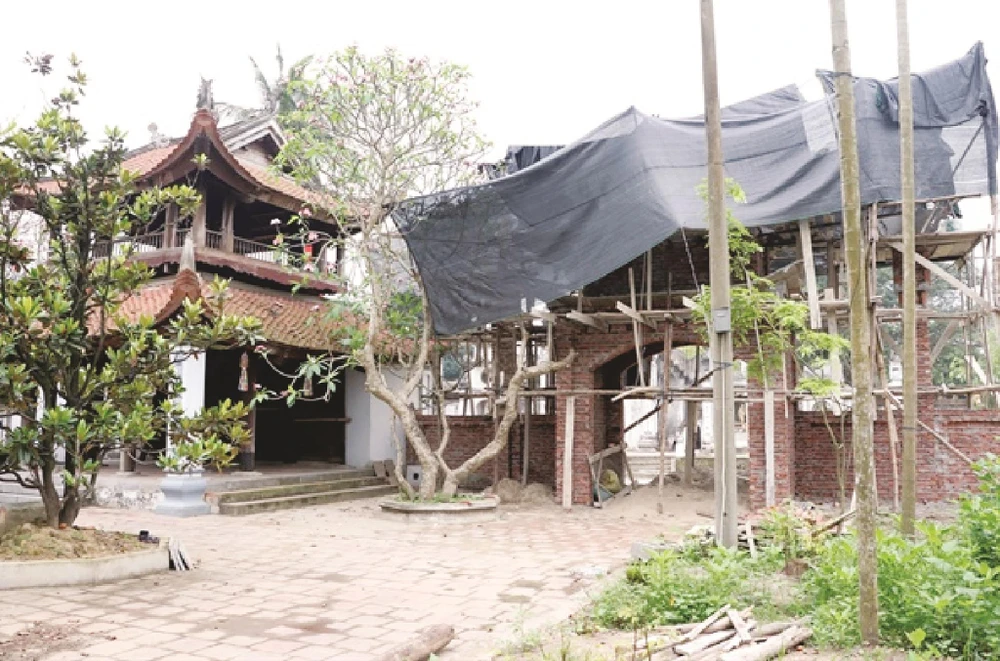 Cổng chùa Bối Khê (Hà Nội) bị dỡ đi xây mới mà ban quản lý di tích địa phương vẫn ngó lơ