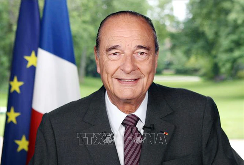 Cựu Tổng thống Pháp Jacques Chirac trong bài phát biểu được truyền hình trên toàn quốc tại Paris, ngày 15-5-2007. Ảnh tư liệu: TTXVN